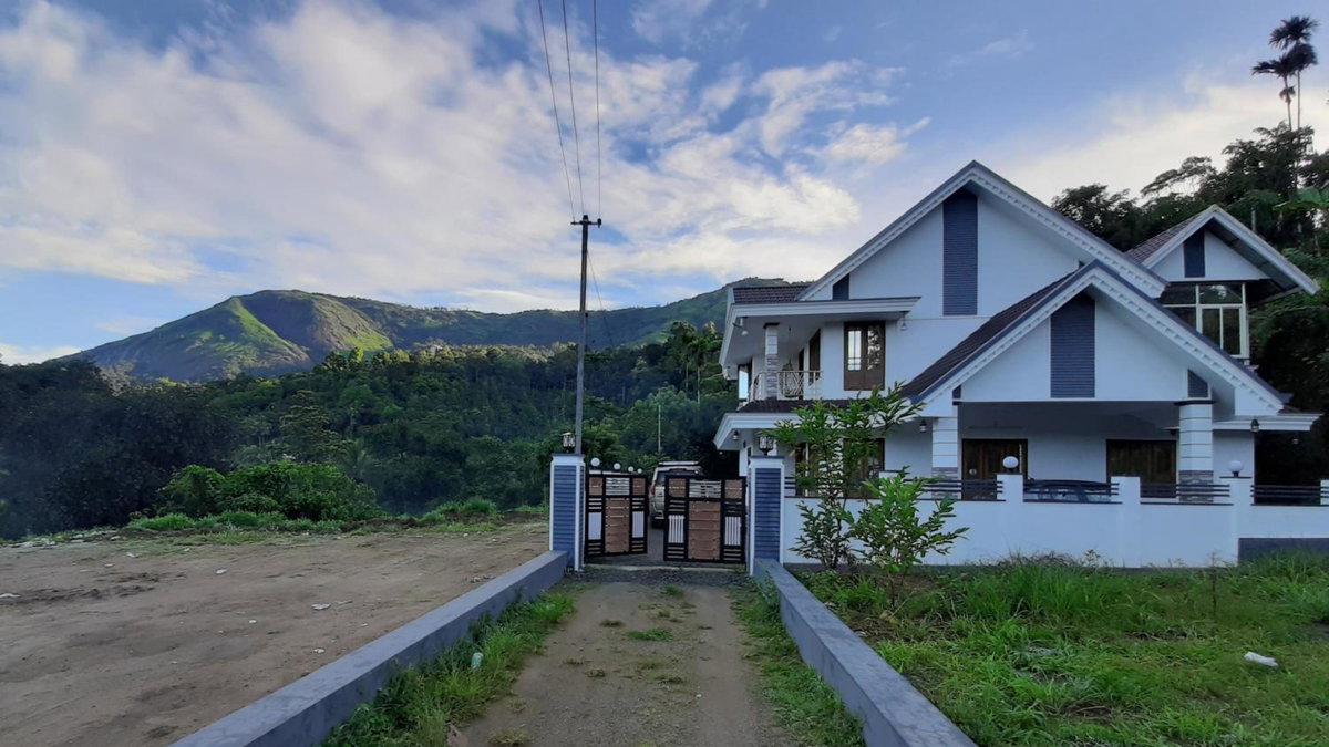 Hotel · White Petals Munnar - 3 BHK Homestay - Available For Indian Nationals Only - Family Villa - Kitchen available on request, Munnar