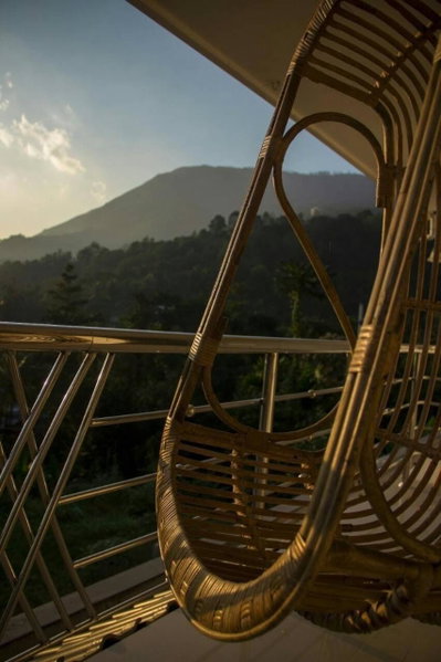 White Petals Munnar - 3 BHK Homestay - Available For Indian Nationals Only - Family Villa - Kitchen available on request, Munnar, India