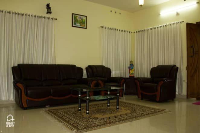 White Petals Munnar - 3 BHK Homestay - Available For Indian Nationals Only - Family Villa - Kitchen available on request, Munnar, India