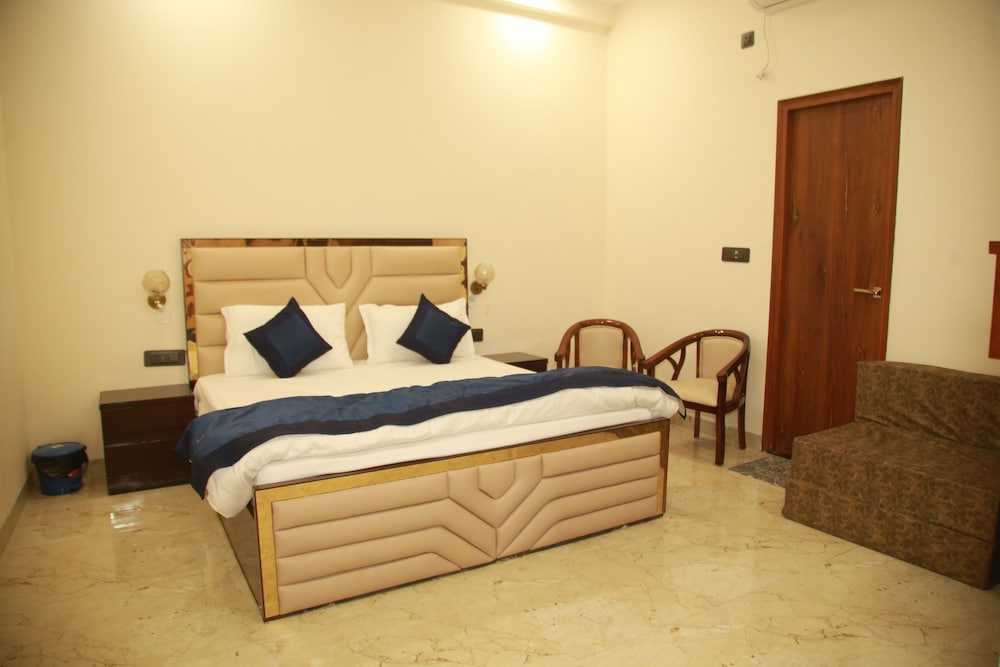 Hotel · Treebo Brij Kaushal, Near Prem Mandir, Mathura