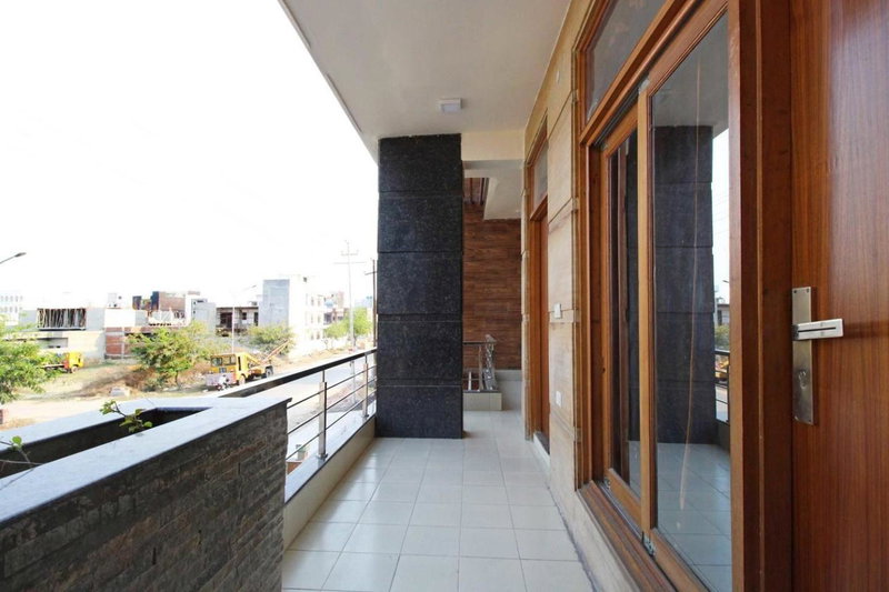Stay @ 203, Noida, India