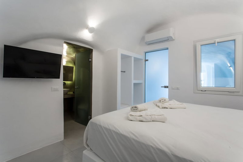 Boutique 88 Fira, Santorini, Greece
