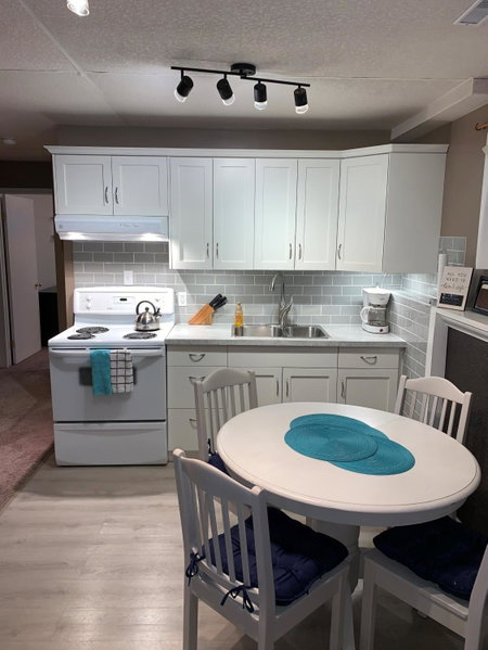Newly Renovated Basement Suite!, Lethbridge, Canada