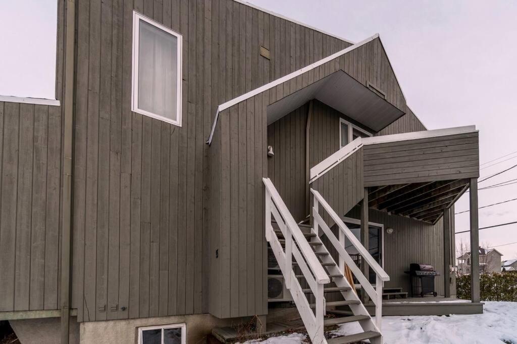 INITIAL - LE REPOS DES SKIEURS - Mont-Sainte-Anne, Canada