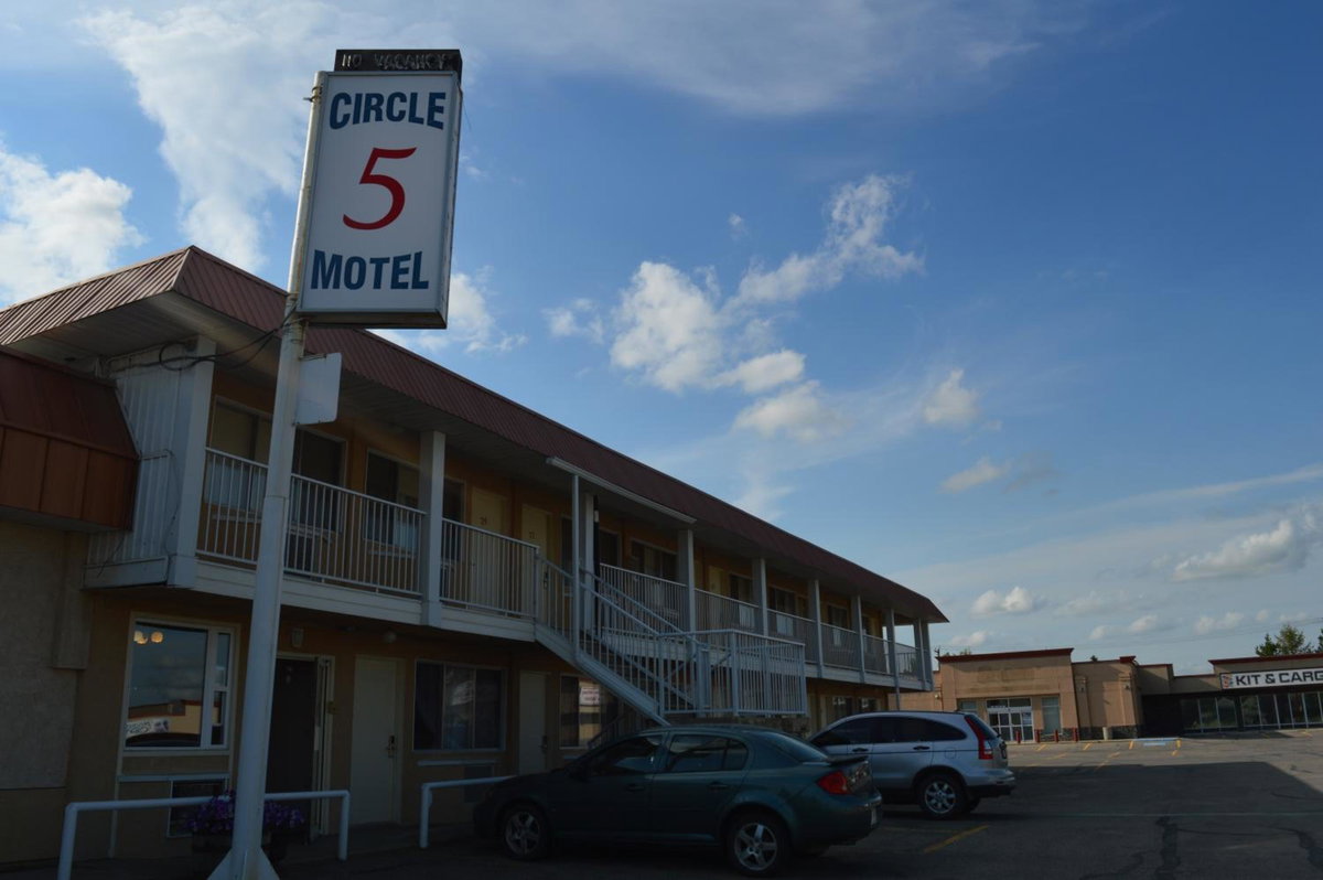 Circle 5 Motel, Canada