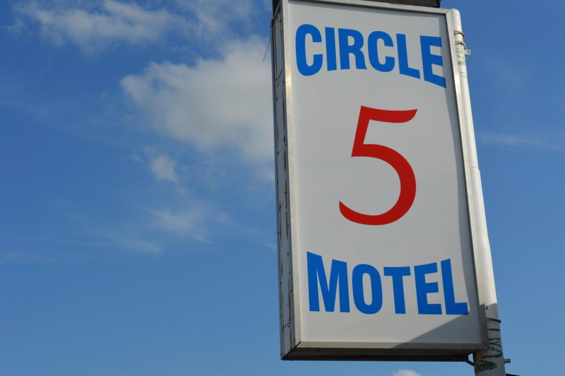 Circle 5 Motel, Olds, Canada