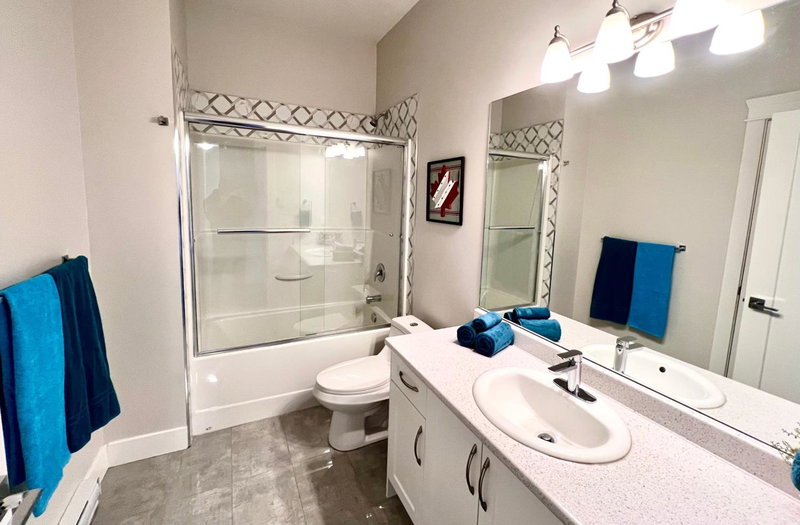 Kelowna new lake view 2bedrooms close BIG WHITE, Kelowna, Canada