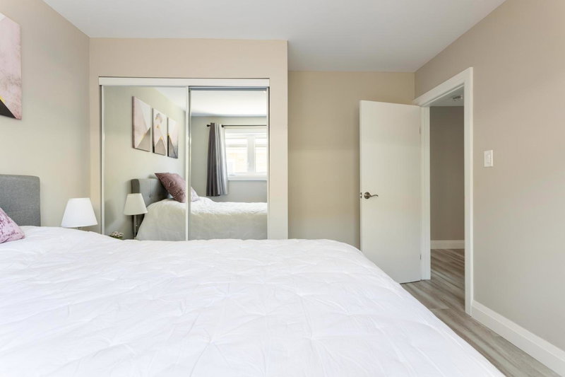 ENTIRE 2 BEDROOM APARTMENT DOWNTOWN - u2, Kitchener, Canada