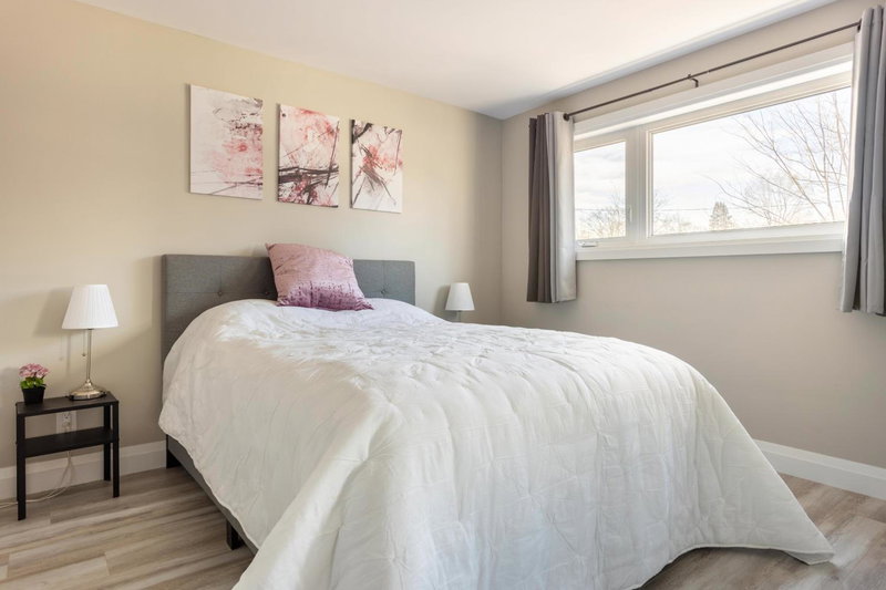 ENTIRE 2 BEDROOM APARTMENT DOWNTOWN - u2, Kitchener, Canada