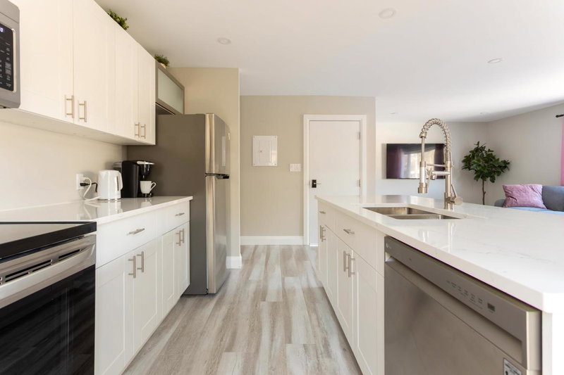 ENTIRE 2 BEDROOM APARTMENT DOWNTOWN - u2, Kitchener, Canada