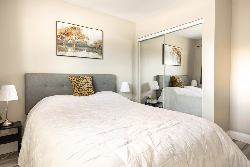 ENTIRE 2 BEDROOM APARTMENT DOWNTOWN - u3, Waterloo, Canada