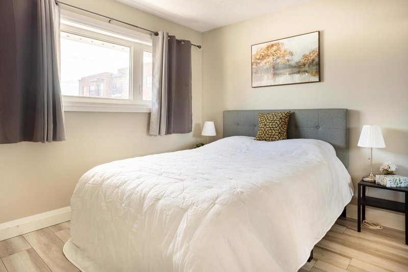 ENTIRE 2 BEDROOM APARTMENT DOWNTOWN - u3, Waterloo, Canada