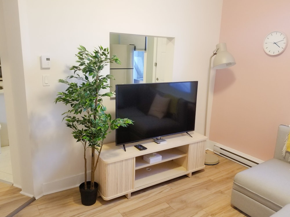 JstLikeHome - Downtown Suites, Canada