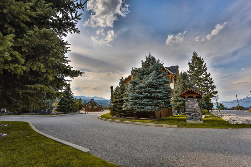 Sable Ridge Condos by StayIn, Radium Hot Springs, Canada