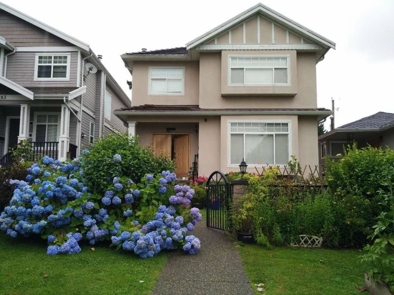 Helen's House / Close to Skytrain and Airport, Vancouver, Canada