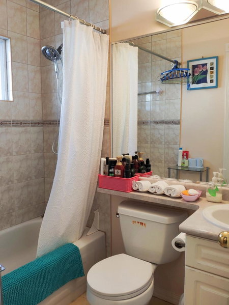 Helen's House / Close to Skytrain and Airport, Vancouver, Canada