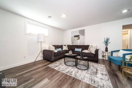 LUXURIOUS 6 Bed Home I Fireplace I near Sports Park I with Double Garage & Fast WiFi!, Edmonton, Canada