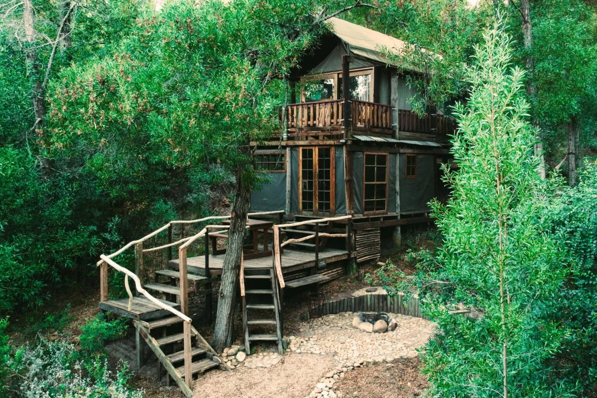 Hotel · Fernhill Tented Treehouses, Rheenendal