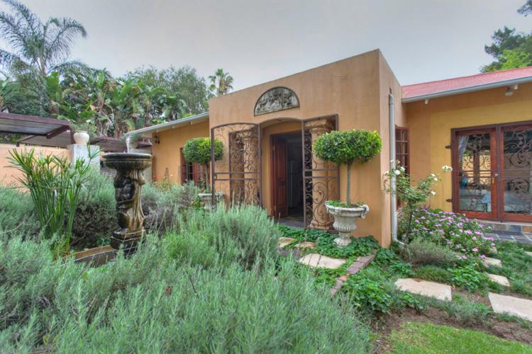 Hotel · The Lemon Tree Self- Catering, Johannesburg