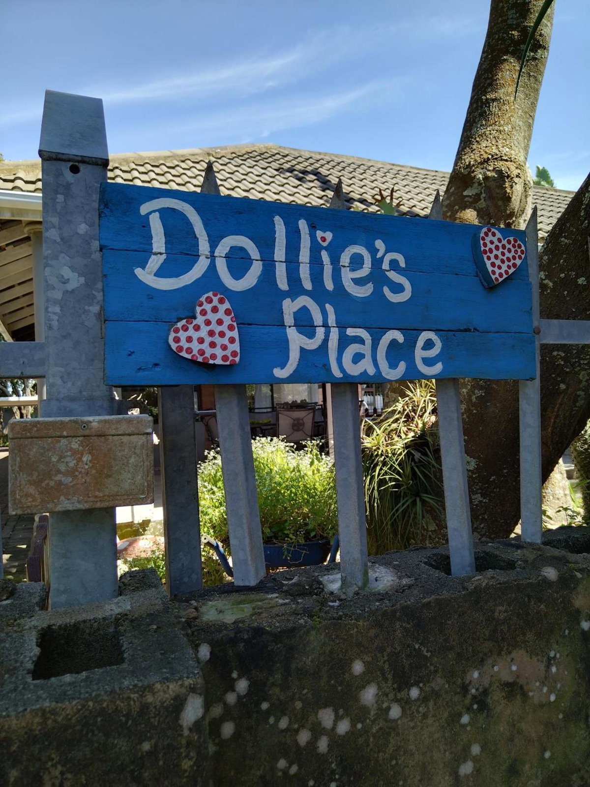 Hotel · Dollies place, Bazley Beach