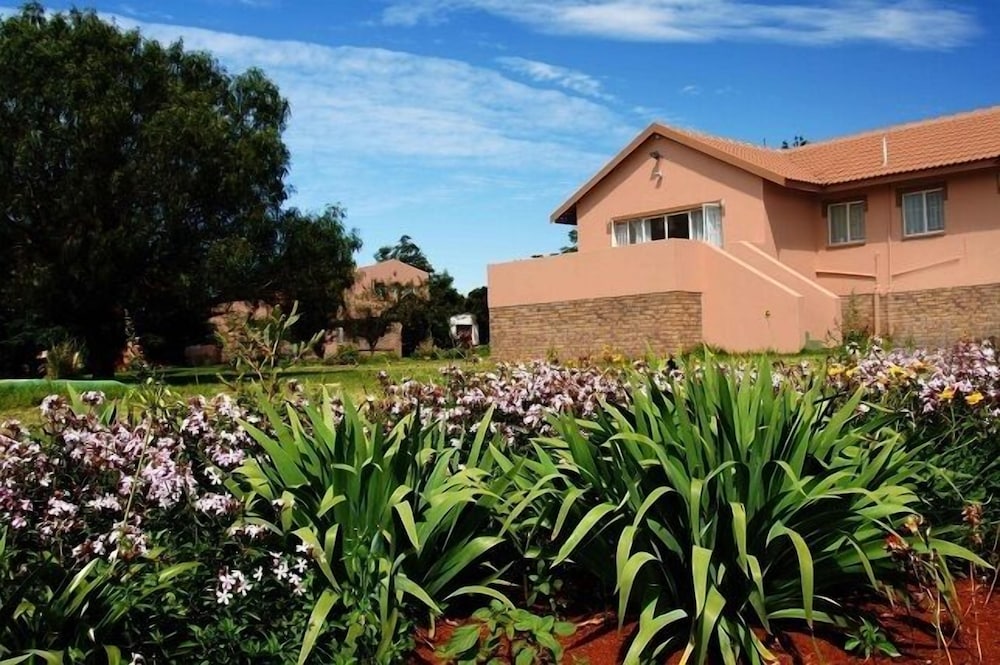 Hotel · Gateway Guest House, Benoni