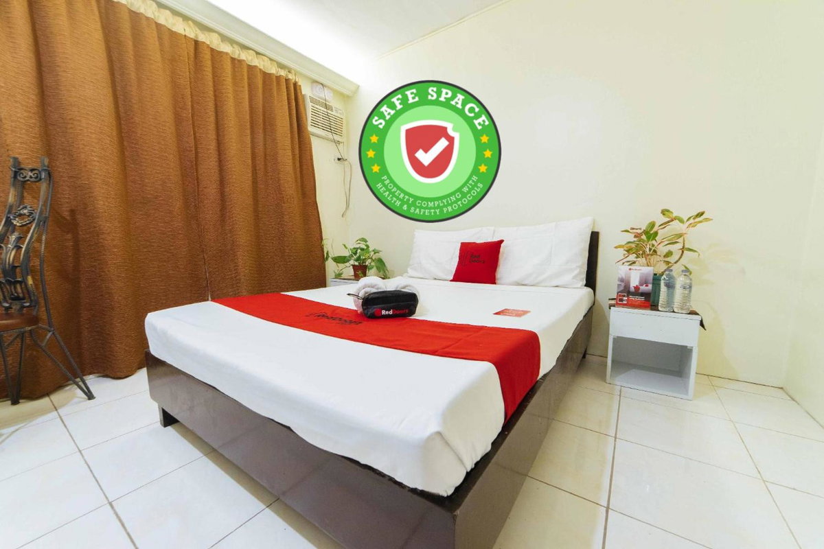 Hotel · RedDoorz @ Ledesco Avenue Lapaz Iloilo, Iloilo City