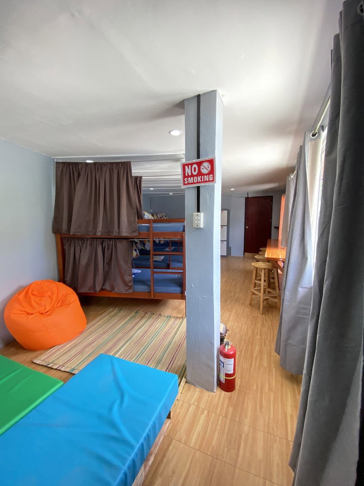 Hotel · Westcoast Guest House, Moalboal