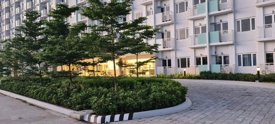 Lovely Condo 2-BR w/balcony in SM-Sucat, Paranaque, Manila, Philippines