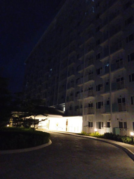 Lovely Condo 2-BR w/balcony in SM-Sucat, Paranaque, Manila, Philippines