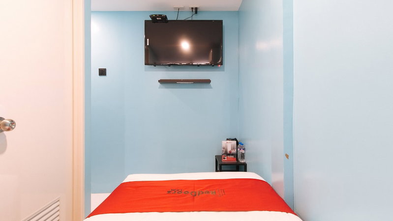 RedDoorz @ Hotel Rosemarie, Pasay, Philippines