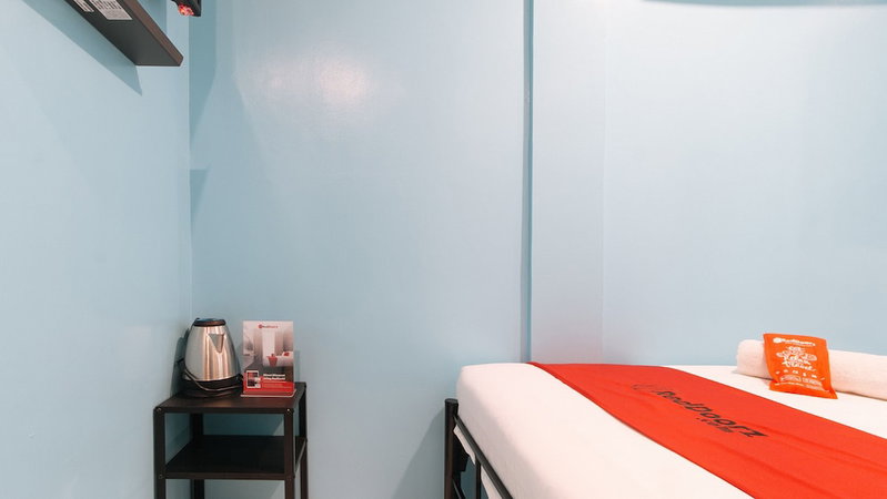 RedDoorz @ Hotel Rosemarie, Pasay, Philippines