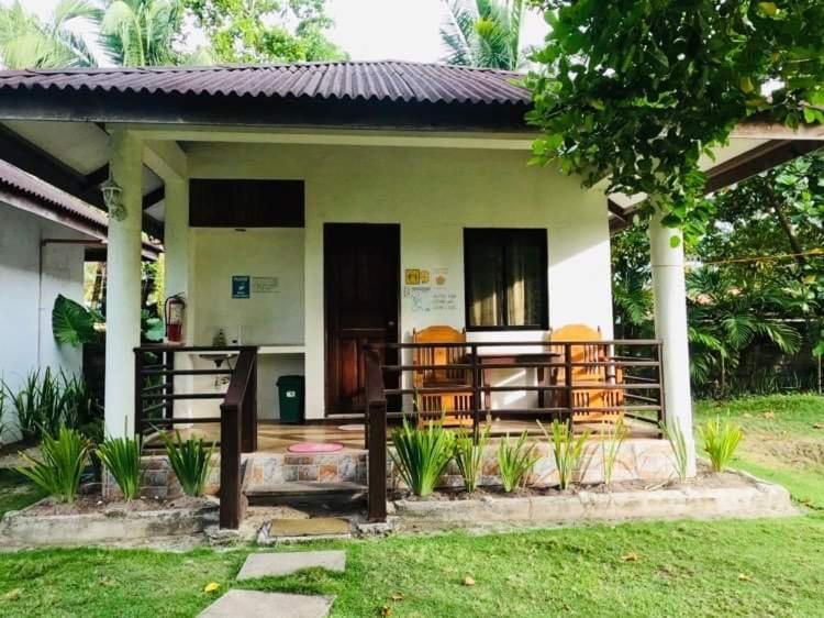 Shat's Guesthouse Siargao near Beach, General Luna, Philippines