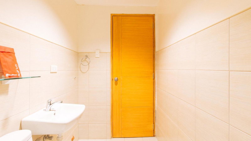 RedDoorz Plus at Alpina Heights Paranaque, Manila, Philippines