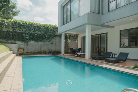 Harmony Hilltop City View Villa 4 Bedrooms With a Private Heated Swimming Pool and a Billiard Table, Bandung, Indonesia