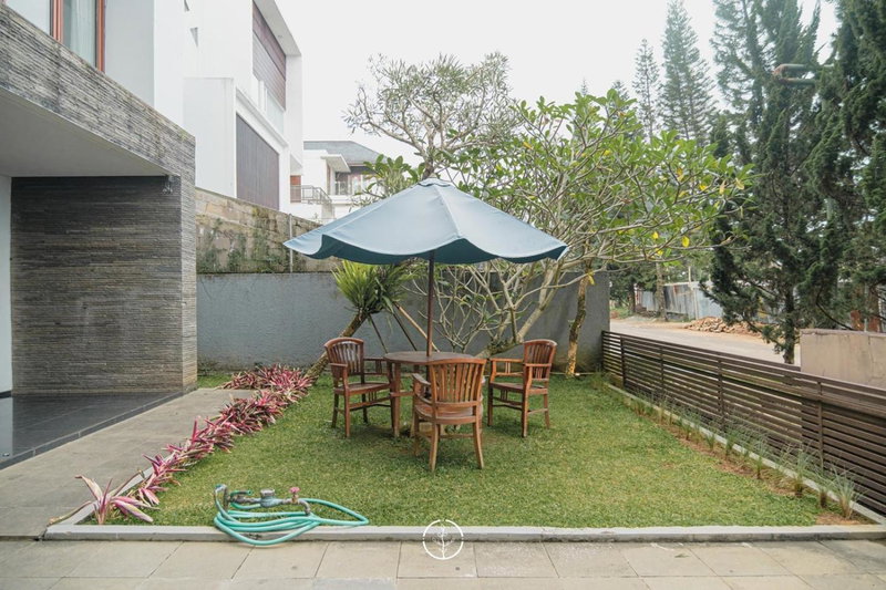 Harmony Hilltop City View Villa 4 Bedrooms With a Private Heated Swimming Pool and a Billiard Table, Bandung, Indonesia