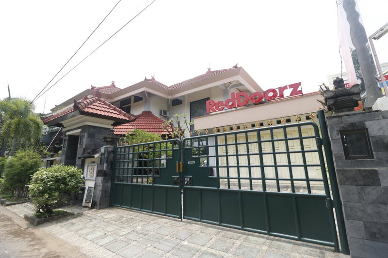 RedDoorz Syariah near Gelora Delta Sidoarjo, Sidoarjo, Indonesia