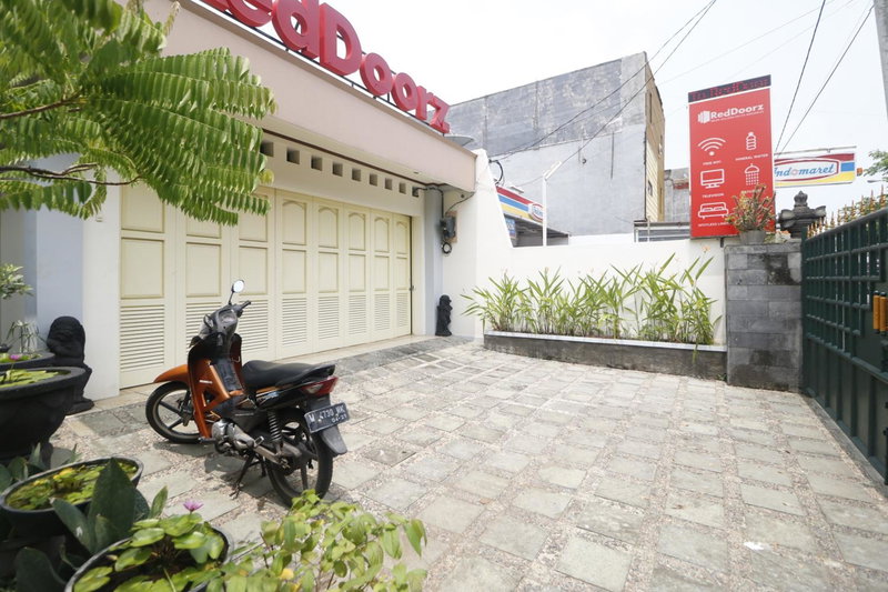 RedDoorz Syariah near Gelora Delta Sidoarjo, Sidoarjo, Indonesia