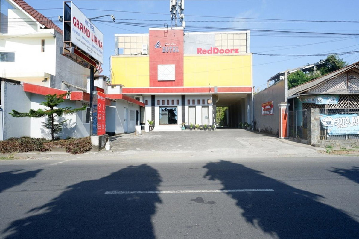 RedDoorz Plus near Stadion Wijaya Kusuma, Indonesia