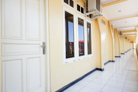 RedDoorz Plus near Stadion Wijaya Kusuma, Cilacap, Indonesia