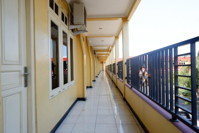 RedDoorz Plus near Stadion Wijaya Kusuma, Cilacap, Indonesia