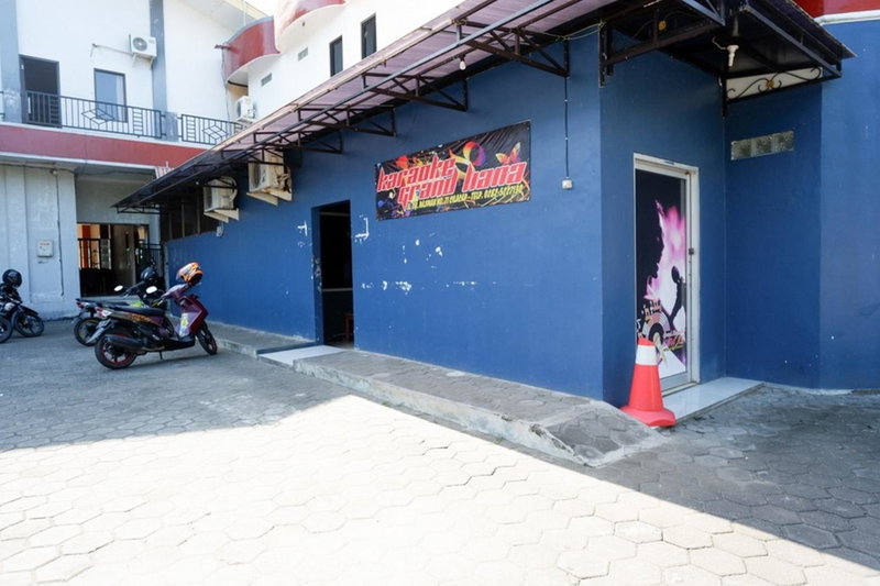 RedDoorz Plus near Stadion Wijaya Kusuma, Cilacap, Indonesia