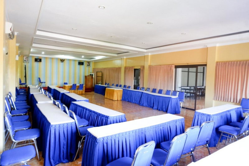 RedDoorz Plus near Stadion Wijaya Kusuma, Cilacap, Indonesia