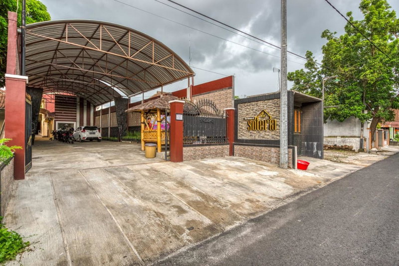 RedDoorz Syariah near Kebon Rojo Park Blitar, Karangtengah, Indonesia