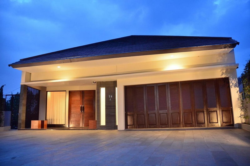 Radiance Hill View Villa 10 Bedrooms With a Private Heated Swimming Pool and a Billiard Table, Bandung, Indonesia