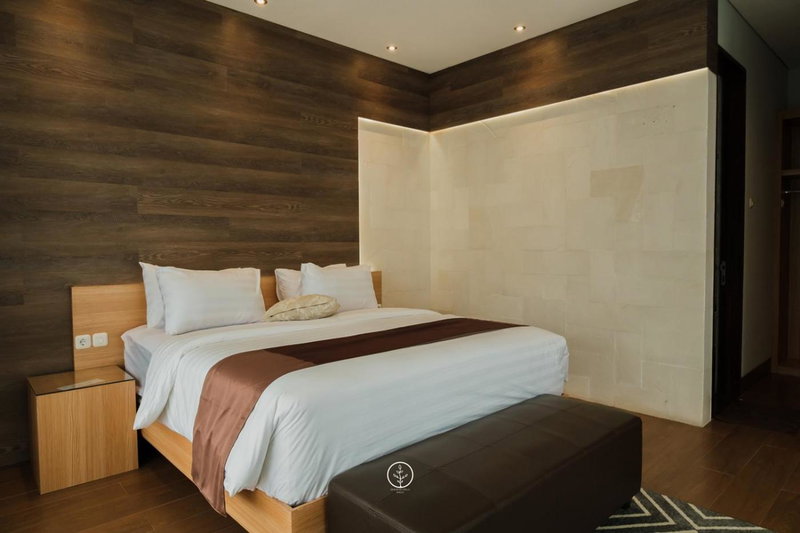 Radiance Hill View Villa 10 Bedrooms With a Private Heated Swimming Pool and a Billiard Table, Bandung, Indonesia