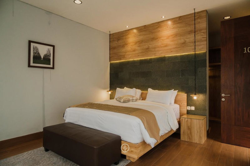 Radiance Hill View Villa 10 Bedrooms With a Private Heated Swimming Pool and a Billiard Table, Bandung, Indonesia