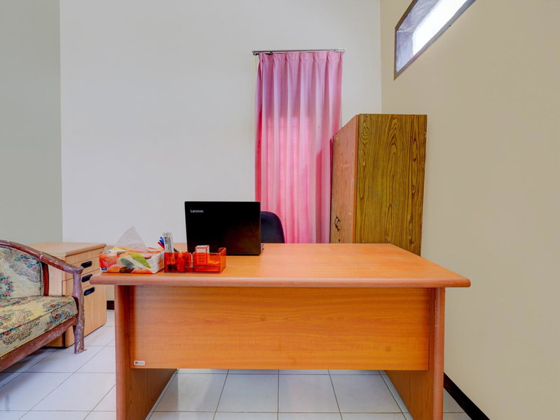 OYO Life 91116 Pelangi Residence Syariah, Jatiroke, Indonesia