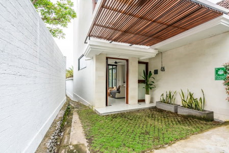 Villa Ozkar - Elegant 3 Bedroom Villa with Pool & Sunset Terrace, Canggu, Indonesia