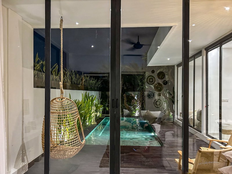 Villa Ozkar - Elegant 3 Bedroom Villa with Pool & Sunset Terrace, Canggu, Indonesia