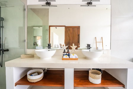 Villa Ozkar - Elegant 3 Bedroom Villa with Pool & Sunset Terrace, Canggu, Indonesia